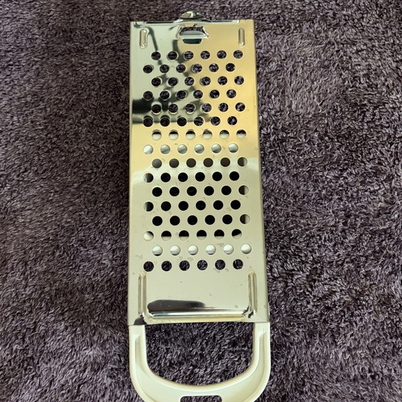 White and Silver Grater with Handle - Picture 2 of 2